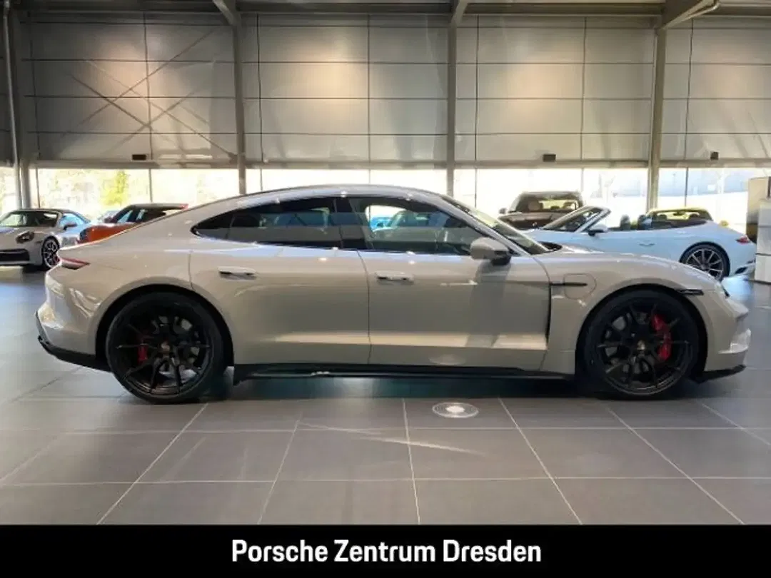 Porsche Taycan - Thumbnail 9