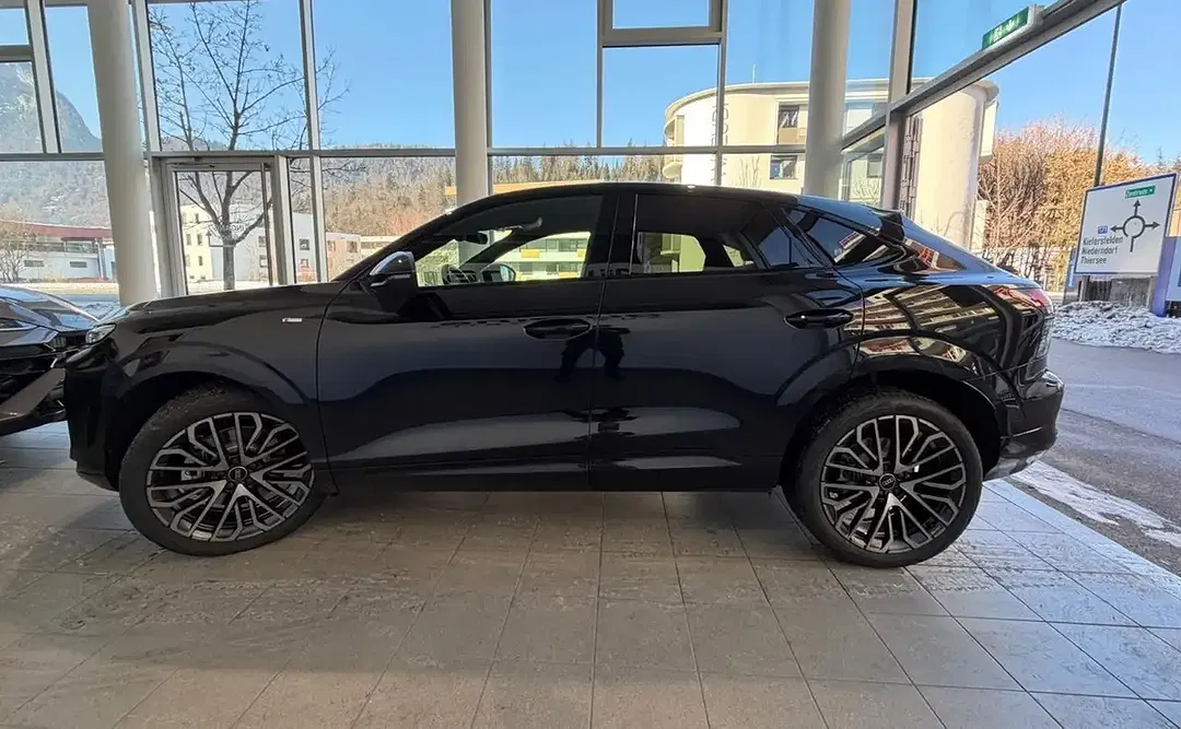 Audi Q3 - Thumbnail 2