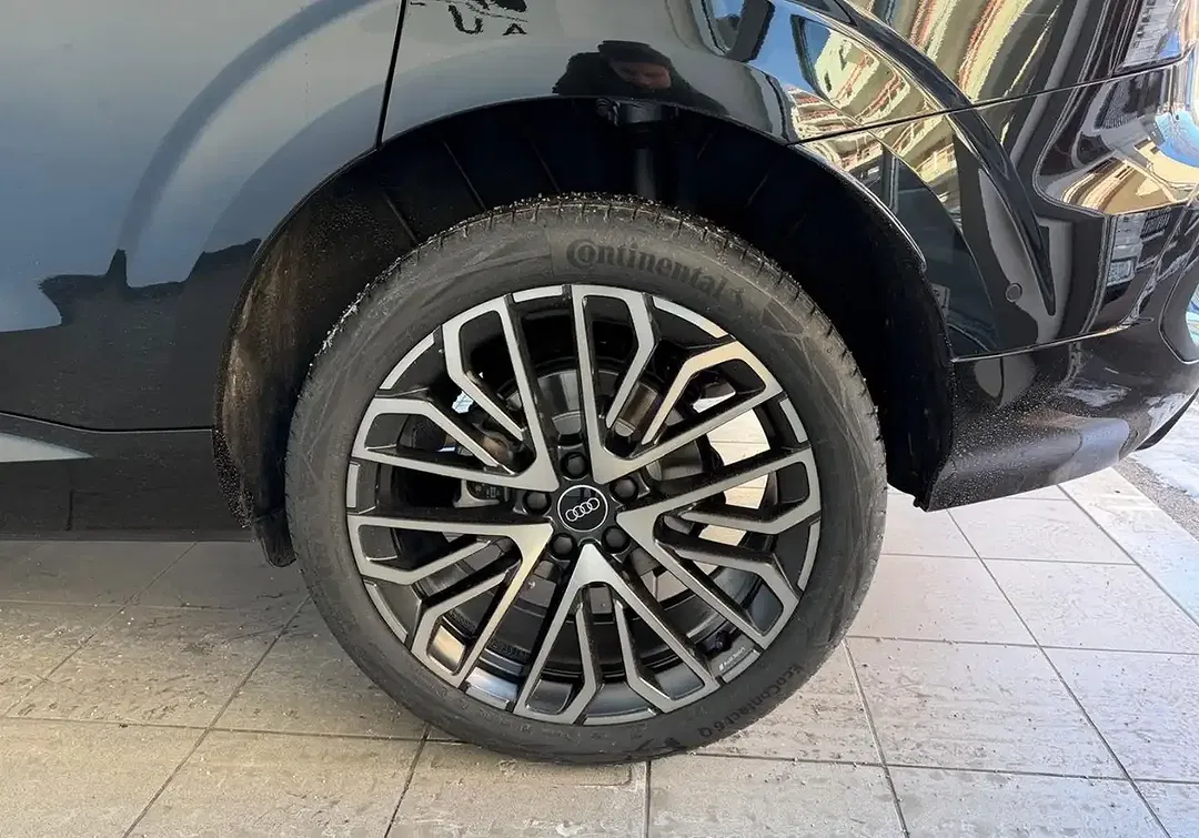 Audi Q3 - Thumbnail 3
