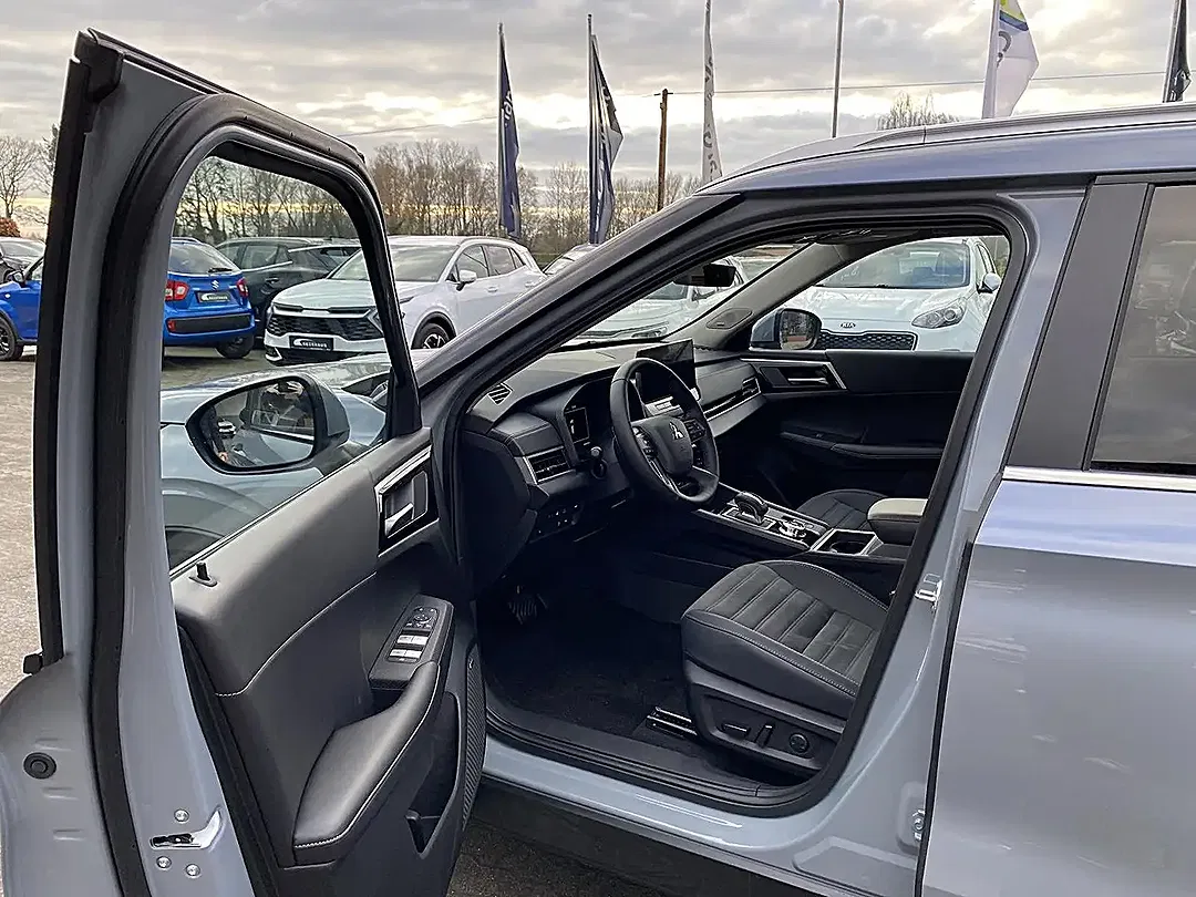 Mitsubishi Outlander - Thumbnail 11