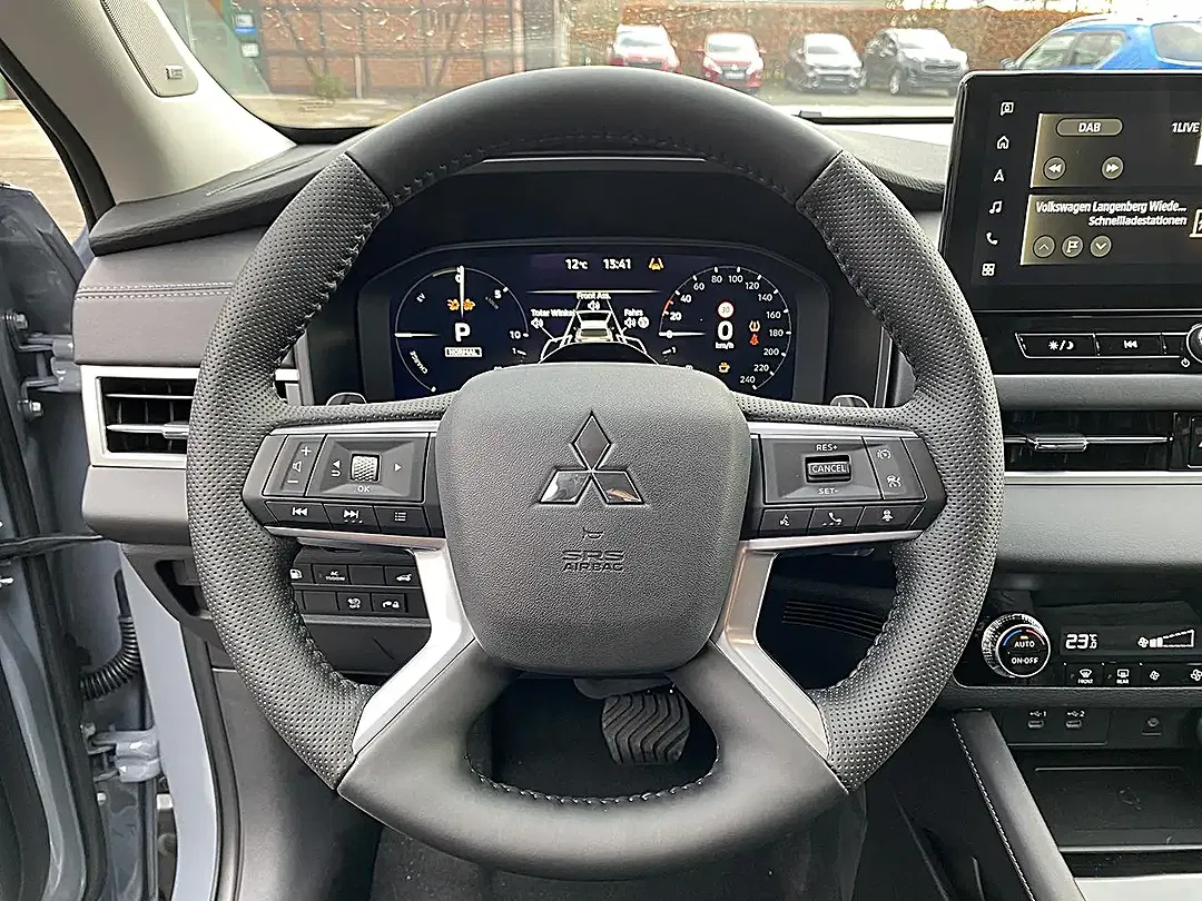 Mitsubishi Outlander - Thumbnail 12