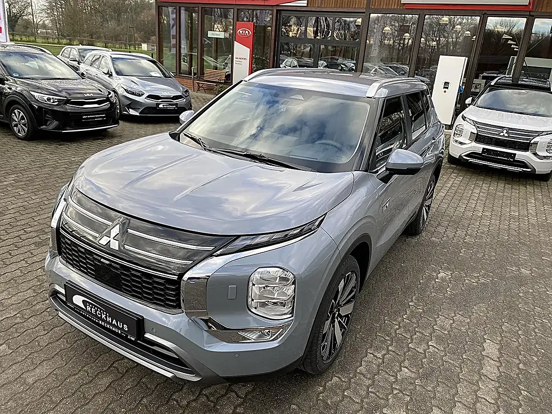 Mitsubishi Outlander - Thumbnail 2