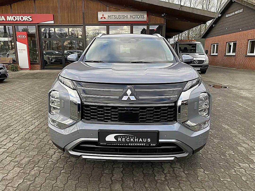 Mitsubishi Outlander - Thumbnail 3