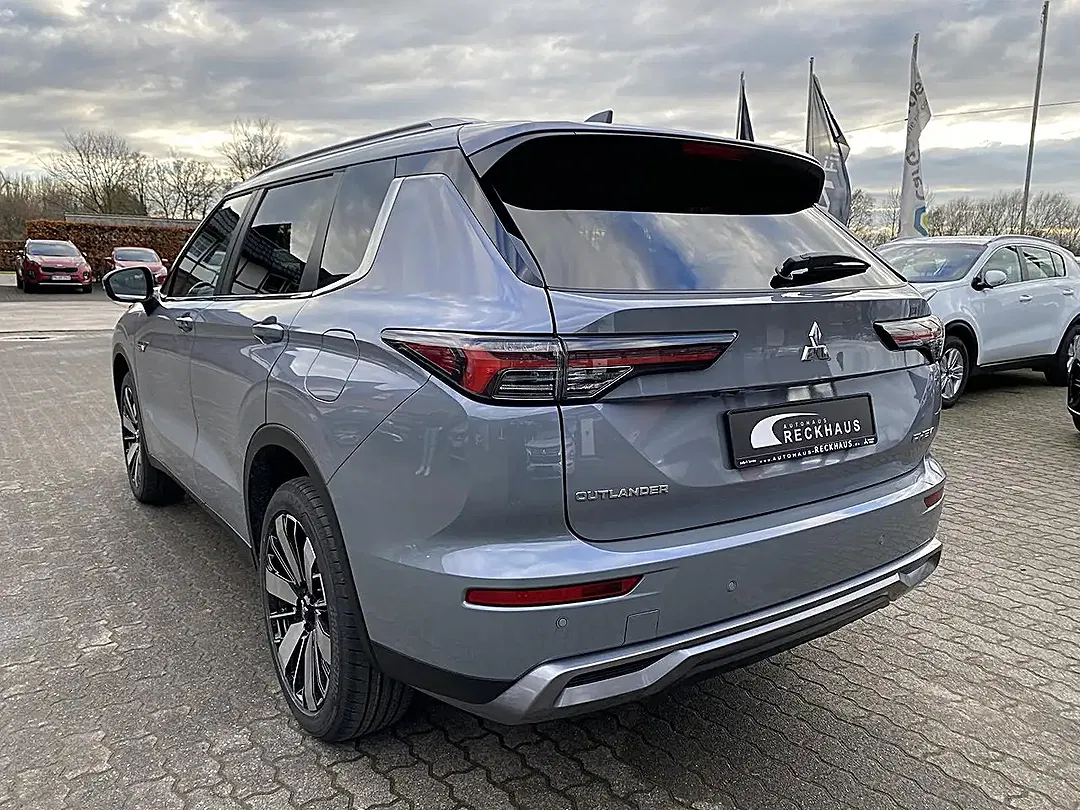 Mitsubishi Outlander - Thumbnail 5