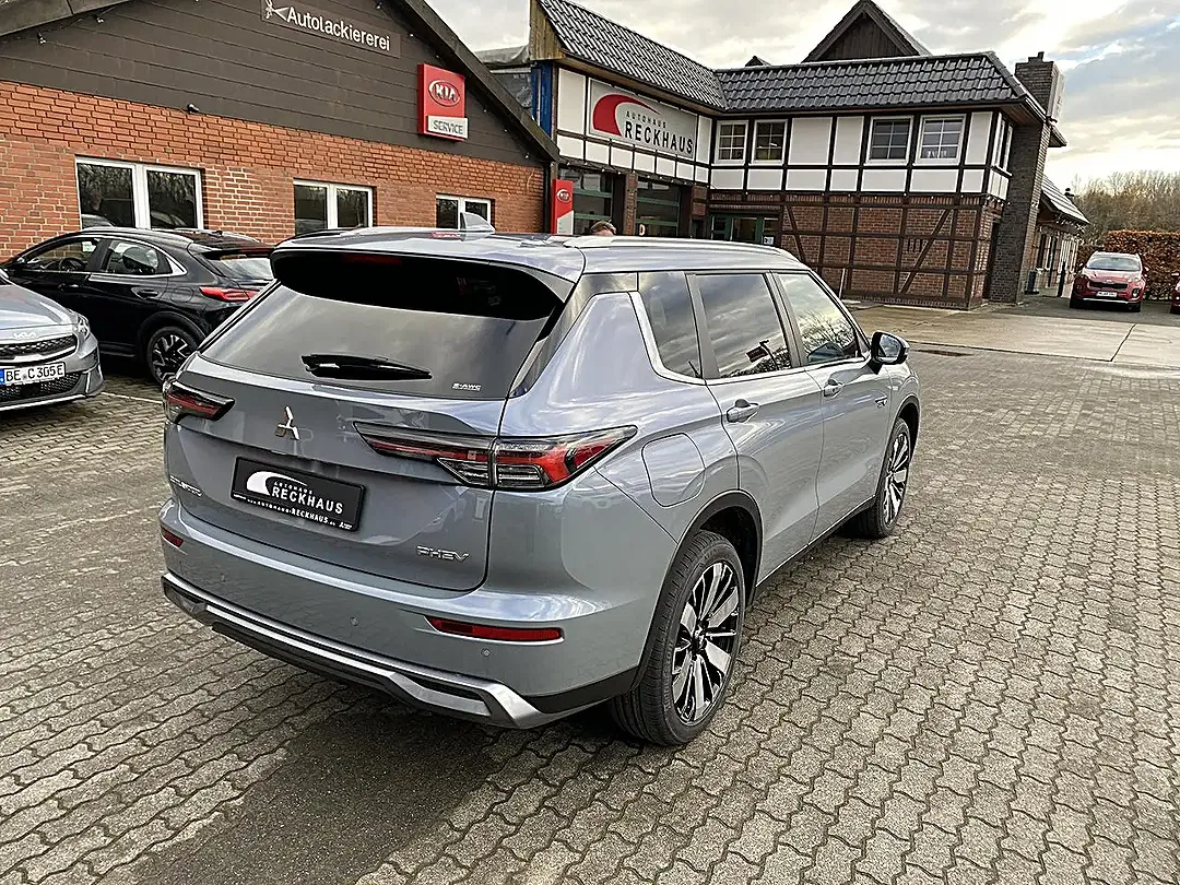 Mitsubishi Outlander - Thumbnail 7
