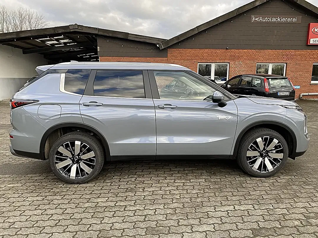 Mitsubishi Outlander - Thumbnail 8