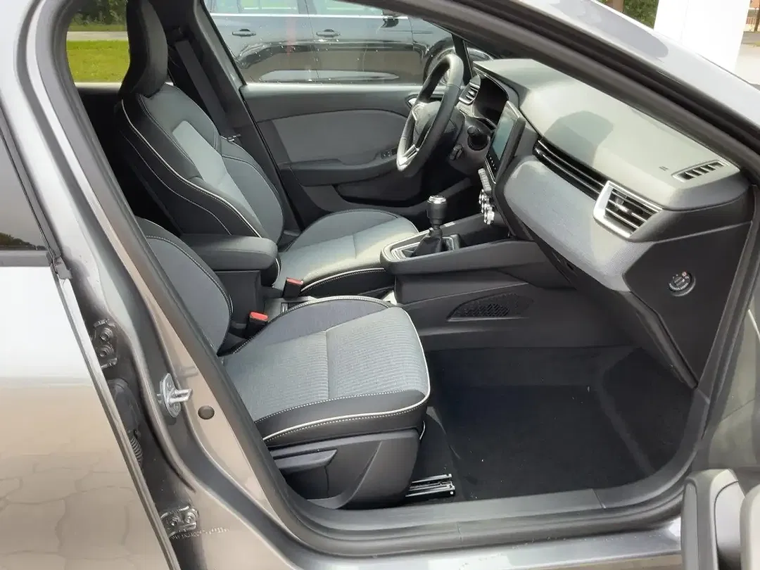 Renault Clio - Thumbnail 11