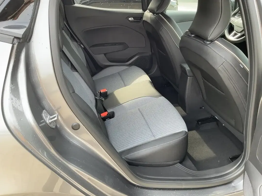 Renault Clio - Thumbnail 12