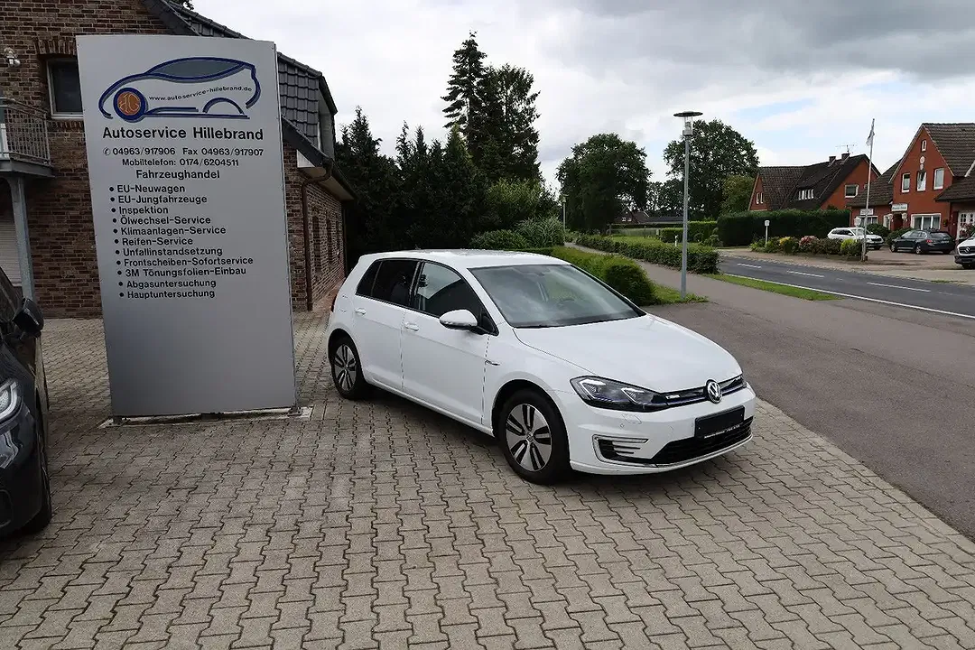 Volkswagen Golf - Thumbnail 1