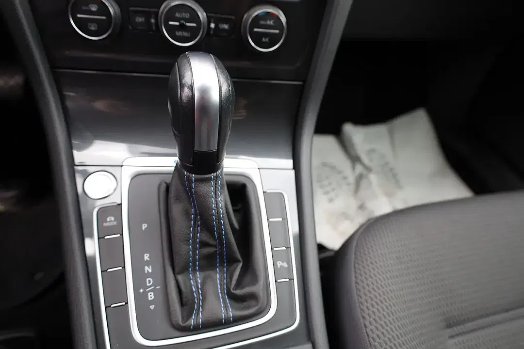 Volkswagen Golf - Thumbnail 14