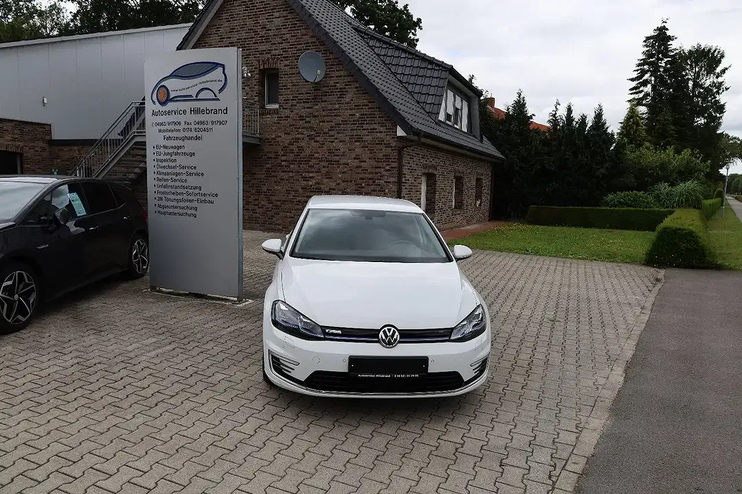 Volkswagen Golf - Thumbnail 2