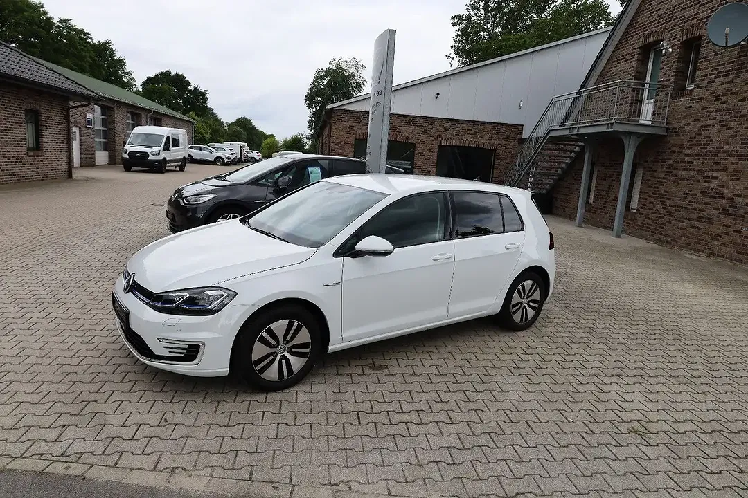 Volkswagen Golf - Thumbnail 3