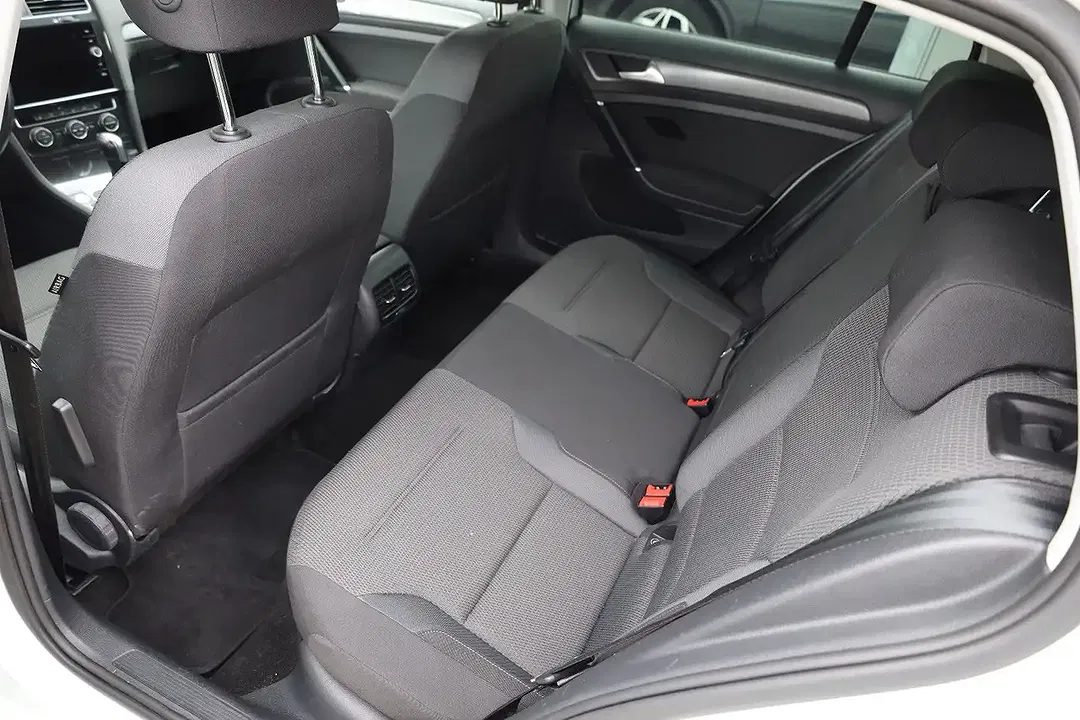 Volkswagen Golf - Thumbnail 9