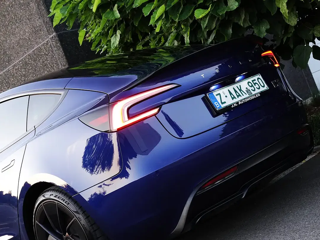 Tesla Model 3 - Thumbnail 10