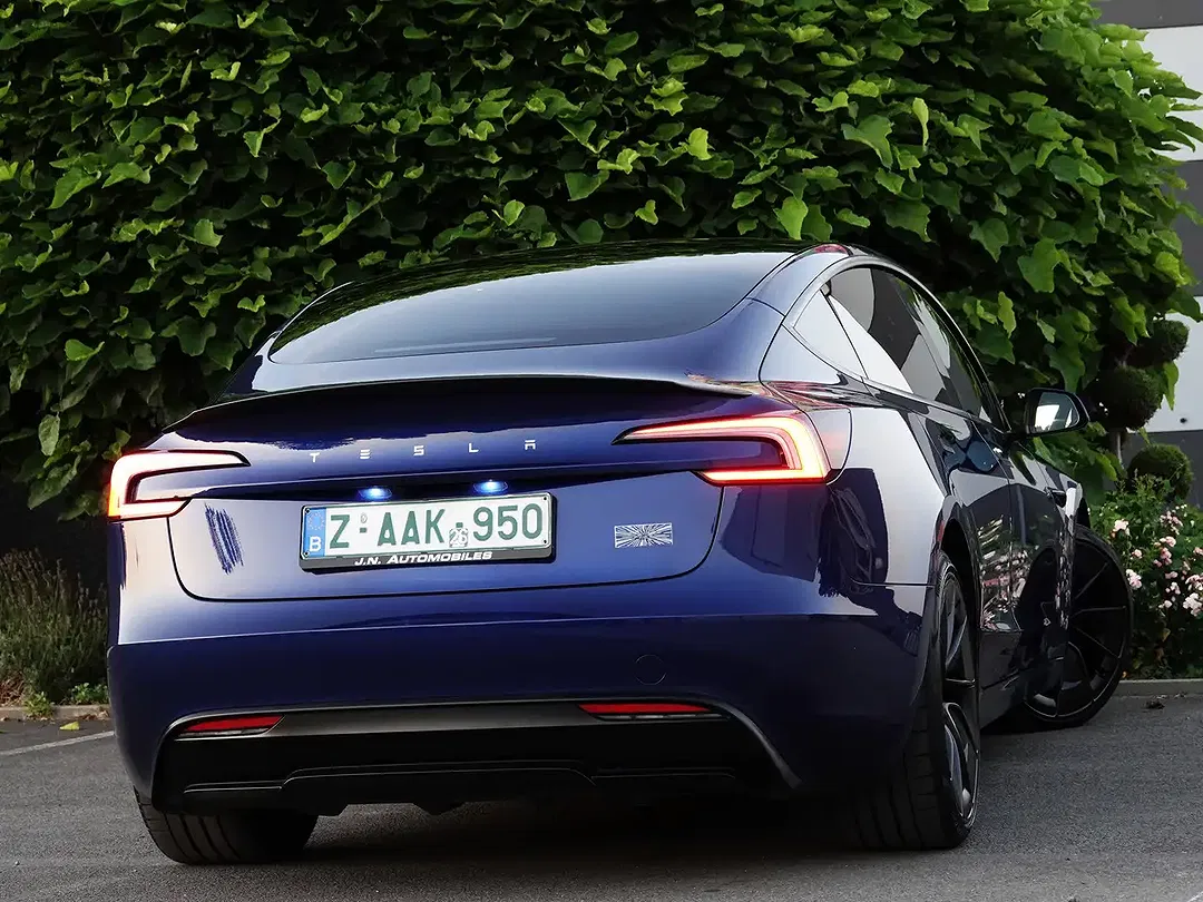 Tesla Model 3 - Thumbnail 11