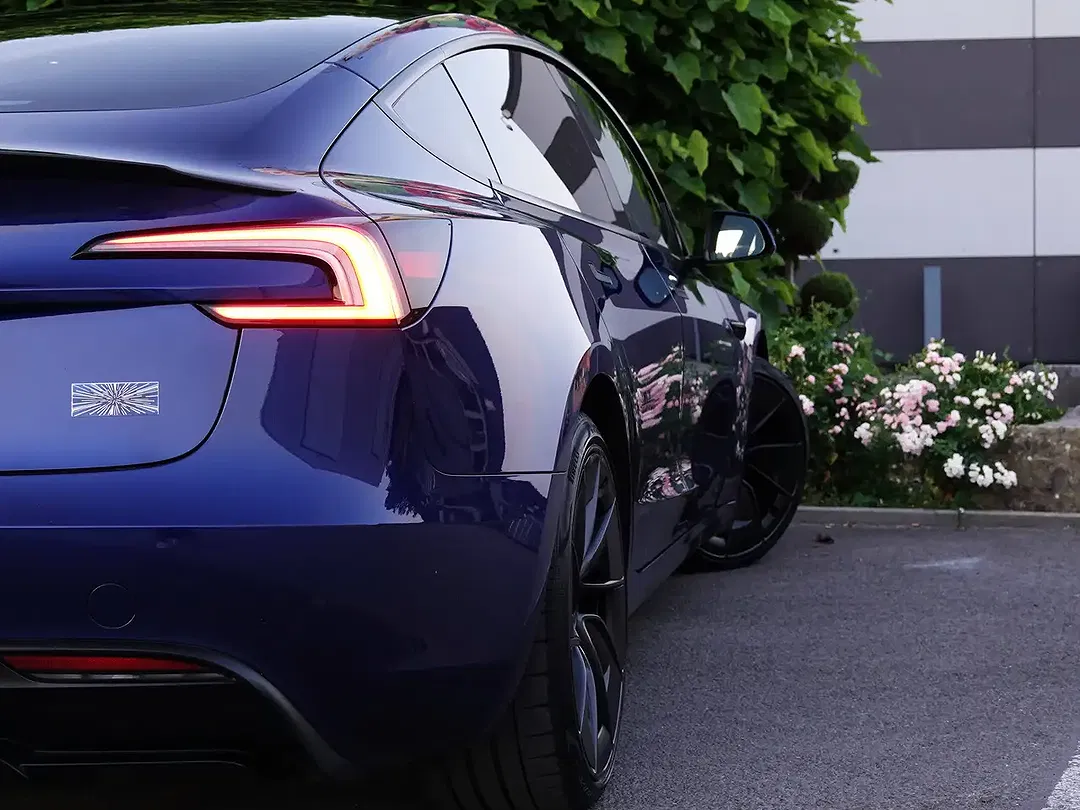 Tesla Model 3 - Thumbnail 12