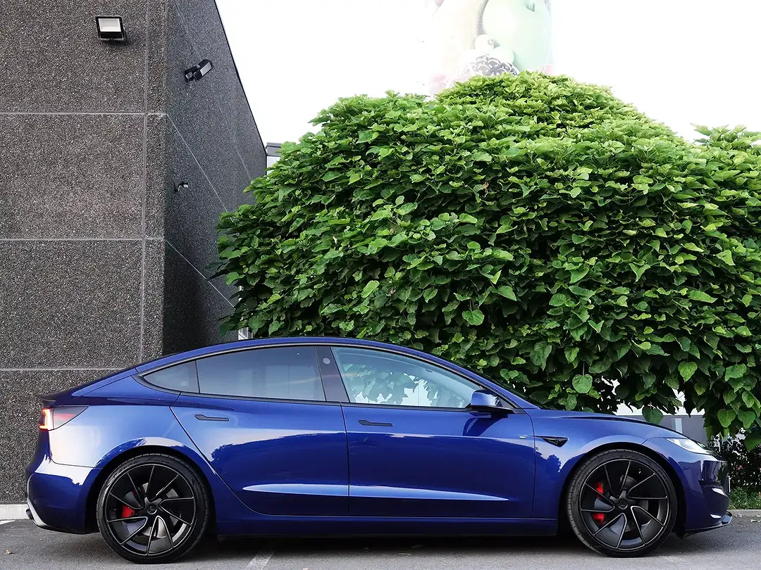Tesla Model 3 - Thumbnail 13