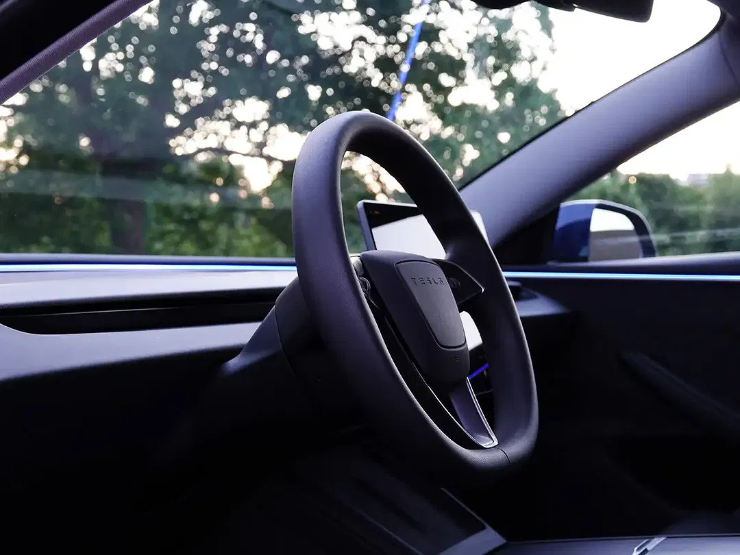 Tesla Model 3 - Thumbnail 15