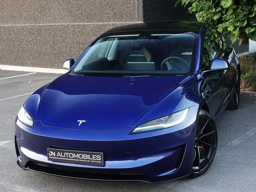 Tesla Model 3 - Thumbnail 2