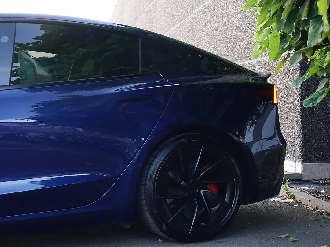 Tesla Model 3 - Thumbnail 6