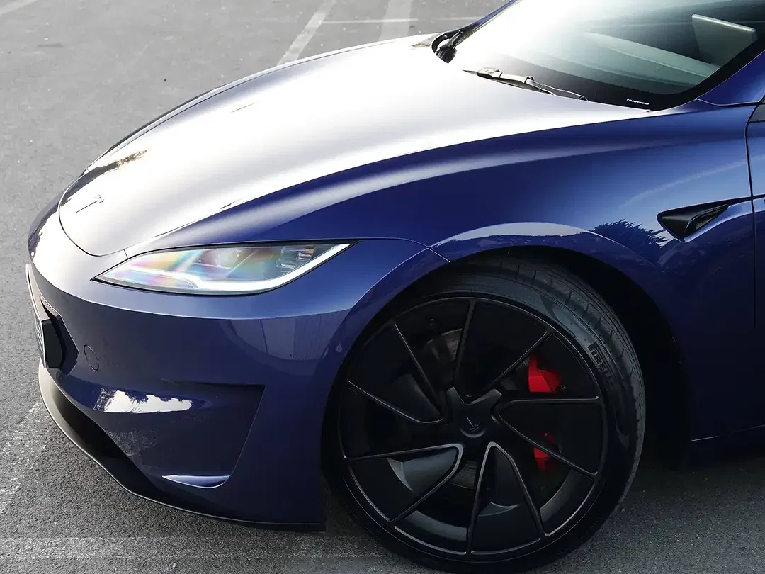Tesla Model 3 - Thumbnail 7