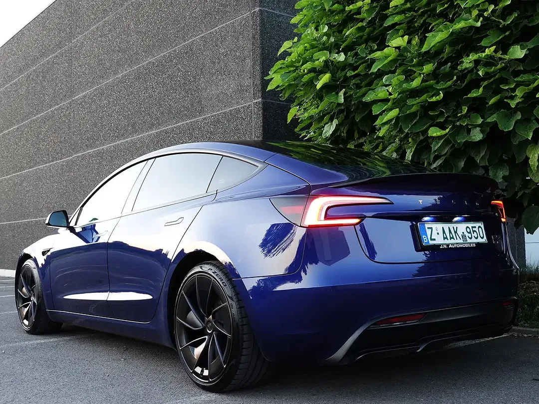Tesla Model 3 - Thumbnail 9