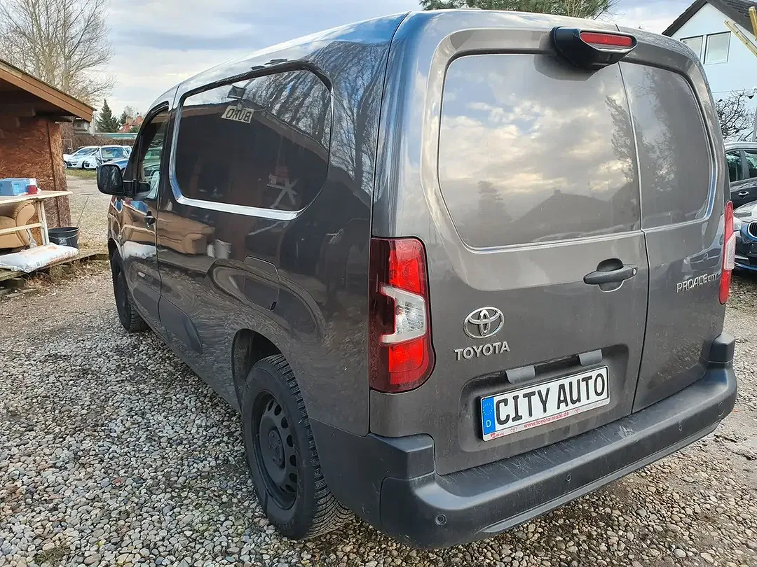 Toyota Proace City - Thumbnail 3