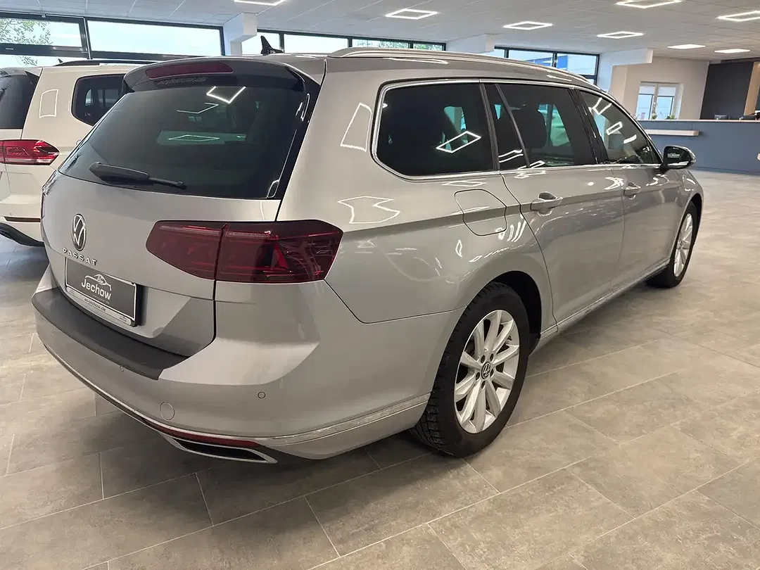 Volkswagen Passat Variant - Thumbnail 3