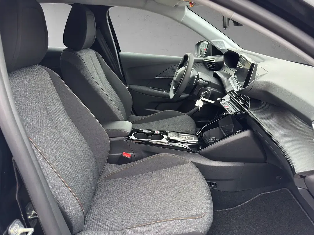 Peugeot 208 - Thumbnail 15