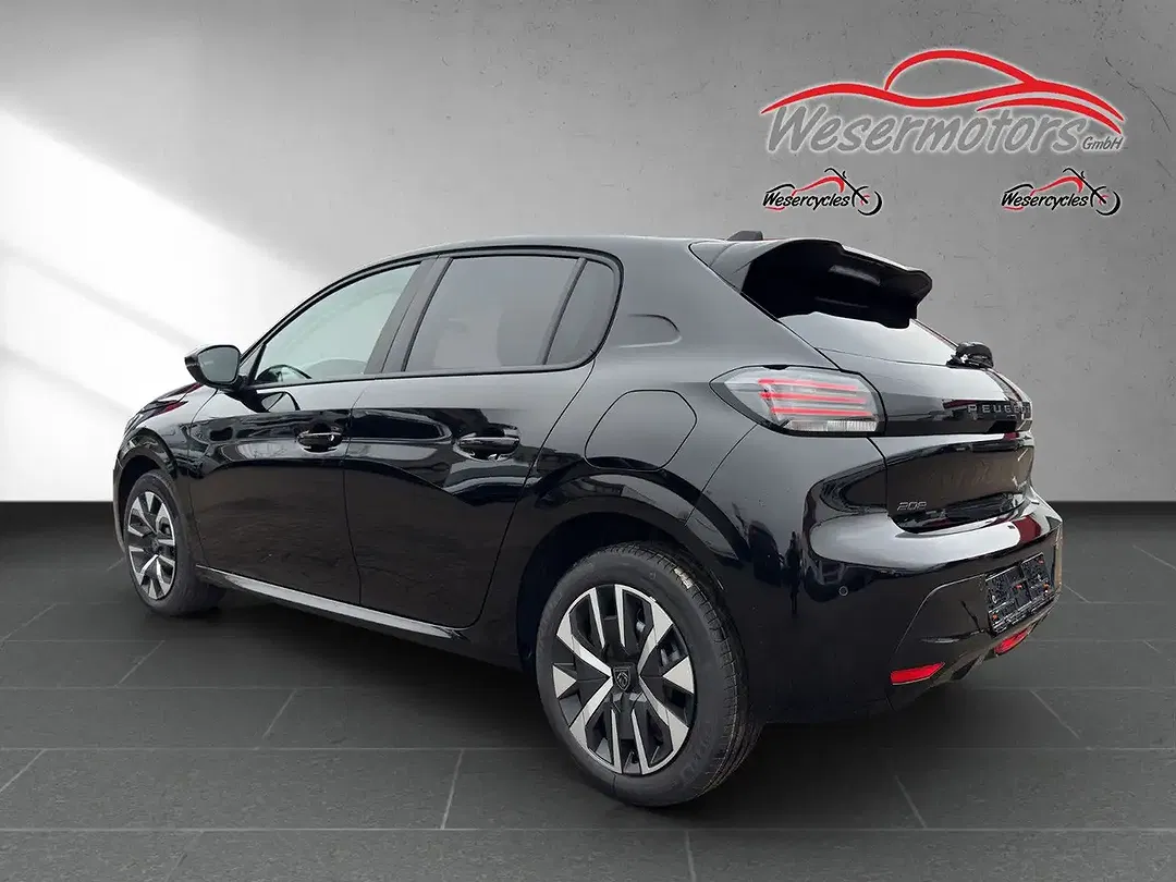 Peugeot 208 - Thumbnail 3