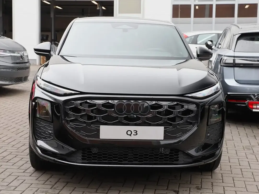Audi Q3 - Thumbnail 3