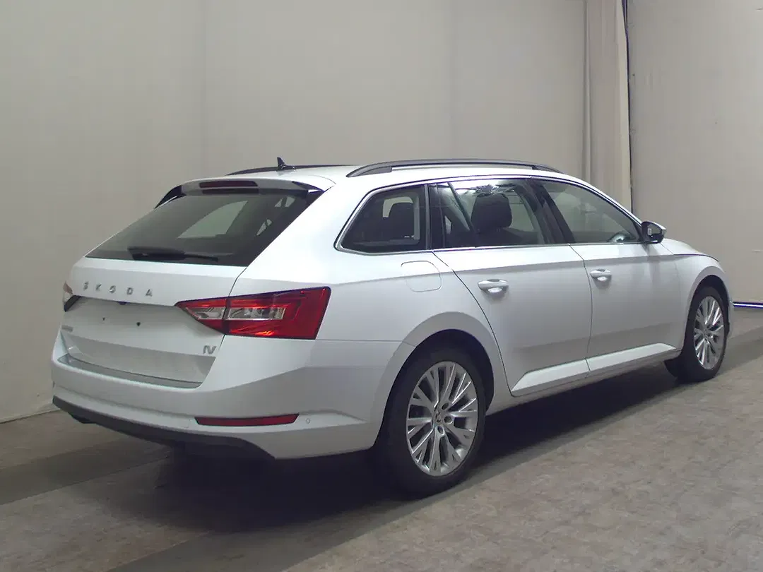 Skoda Superb - Thumbnail 3