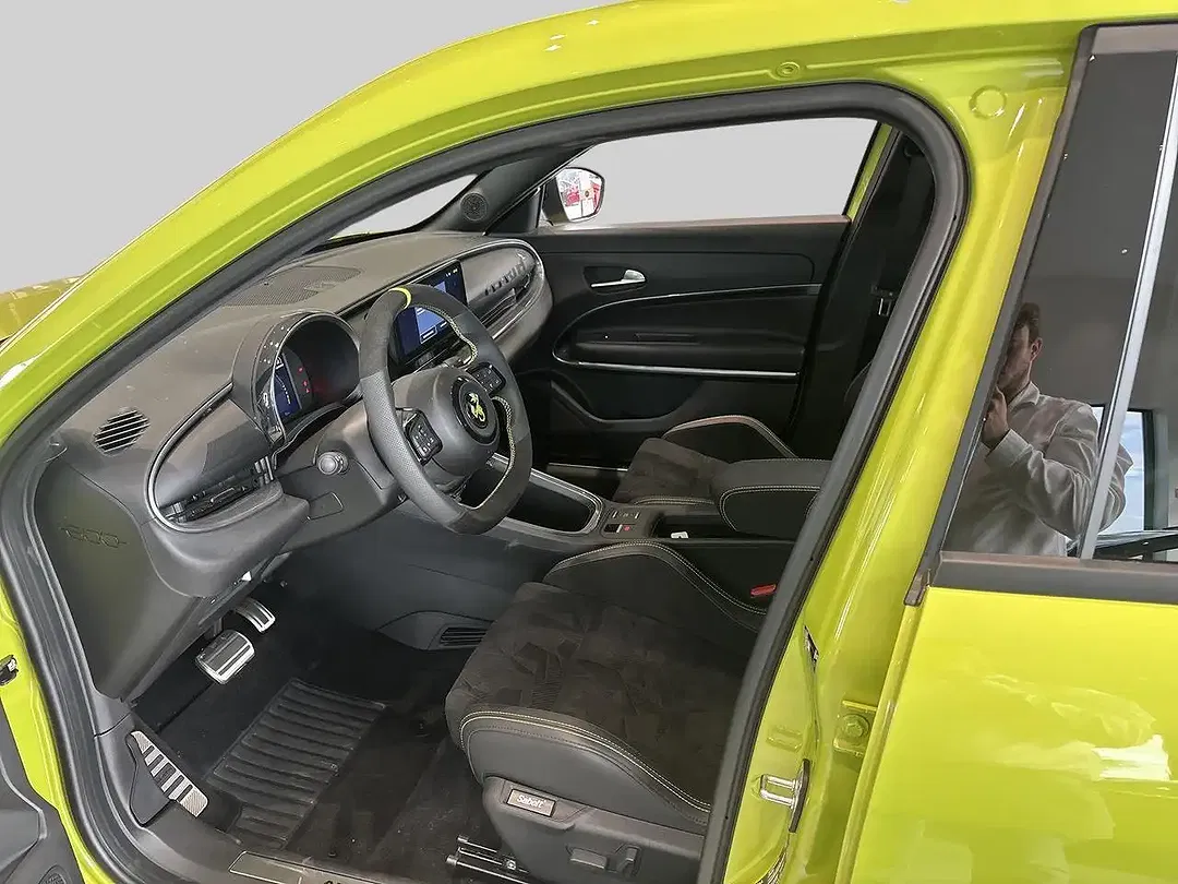 Abarth 600e - Thumbnail 8