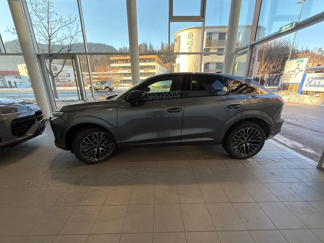 Audi Q3 - Thumbnail 3
