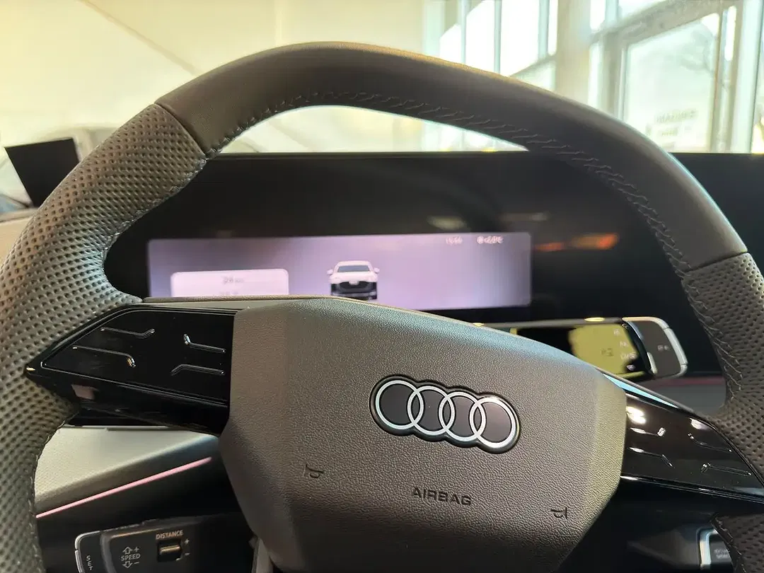 Audi Q3 - Thumbnail 9