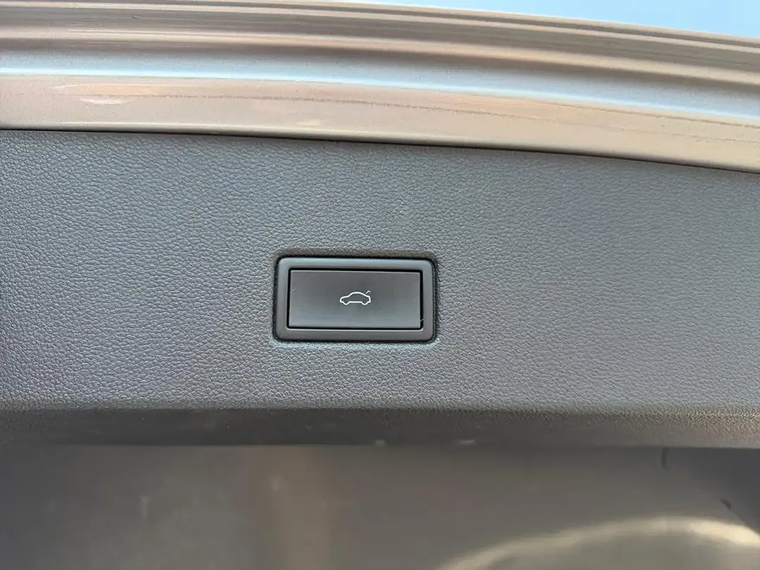 Volkswagen T-Roc - Thumbnail 8