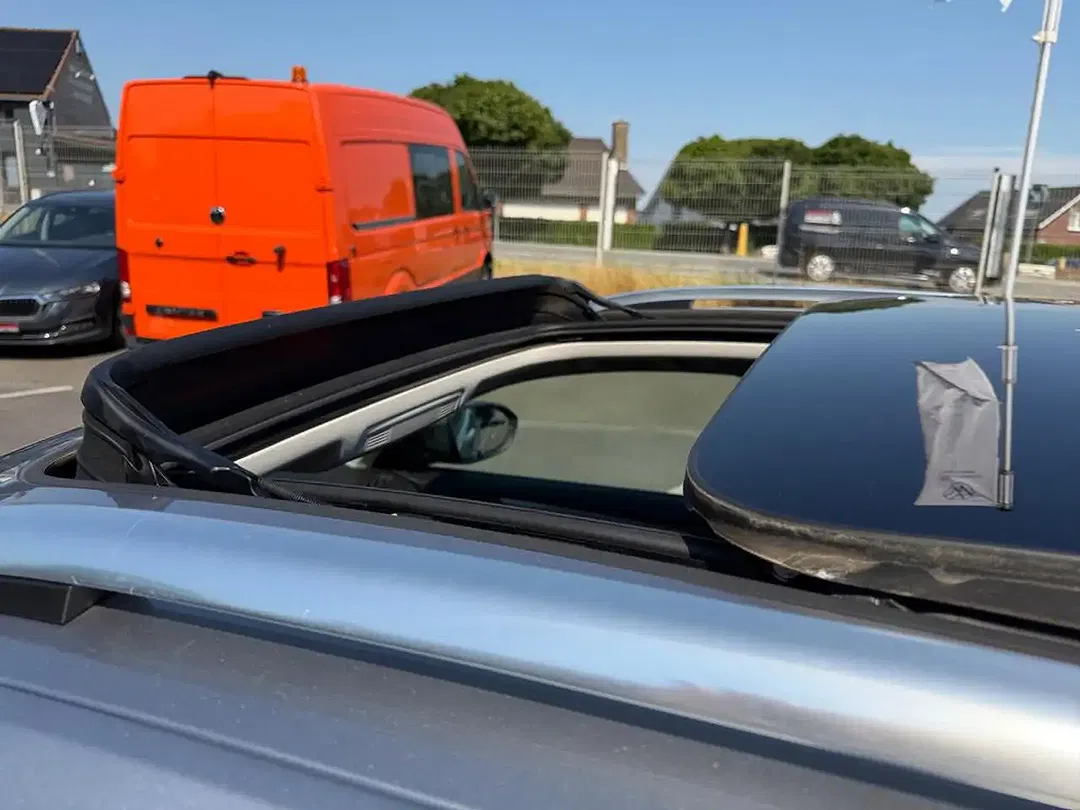 Volkswagen T-Roc - Thumbnail 9