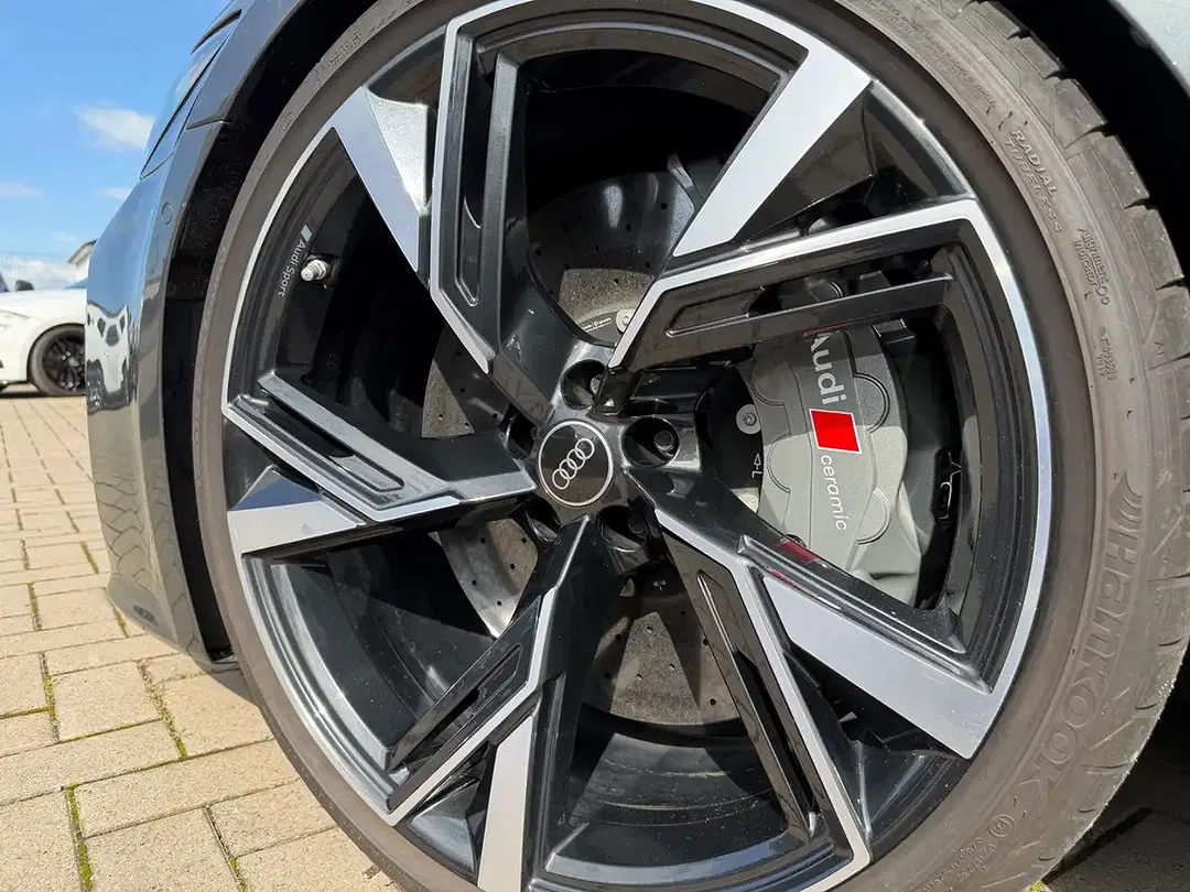 Audi RS6 - Thumbnail 11