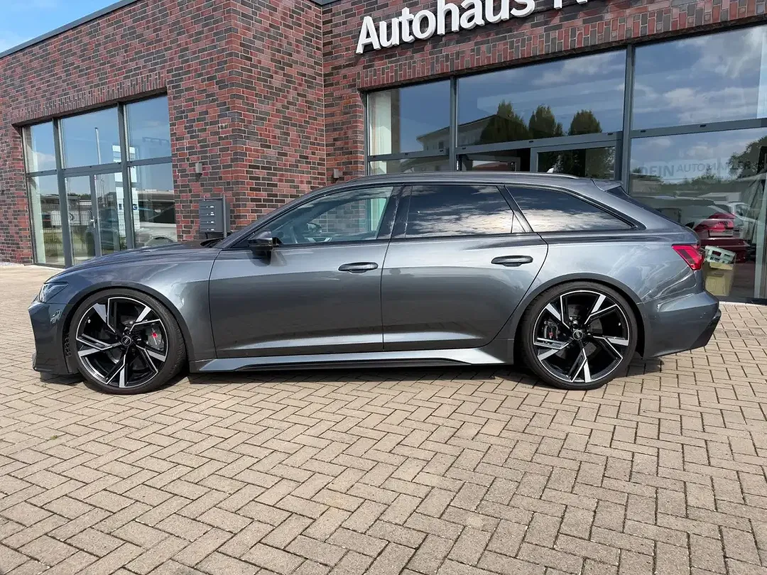 Audi RS6 - Thumbnail 2