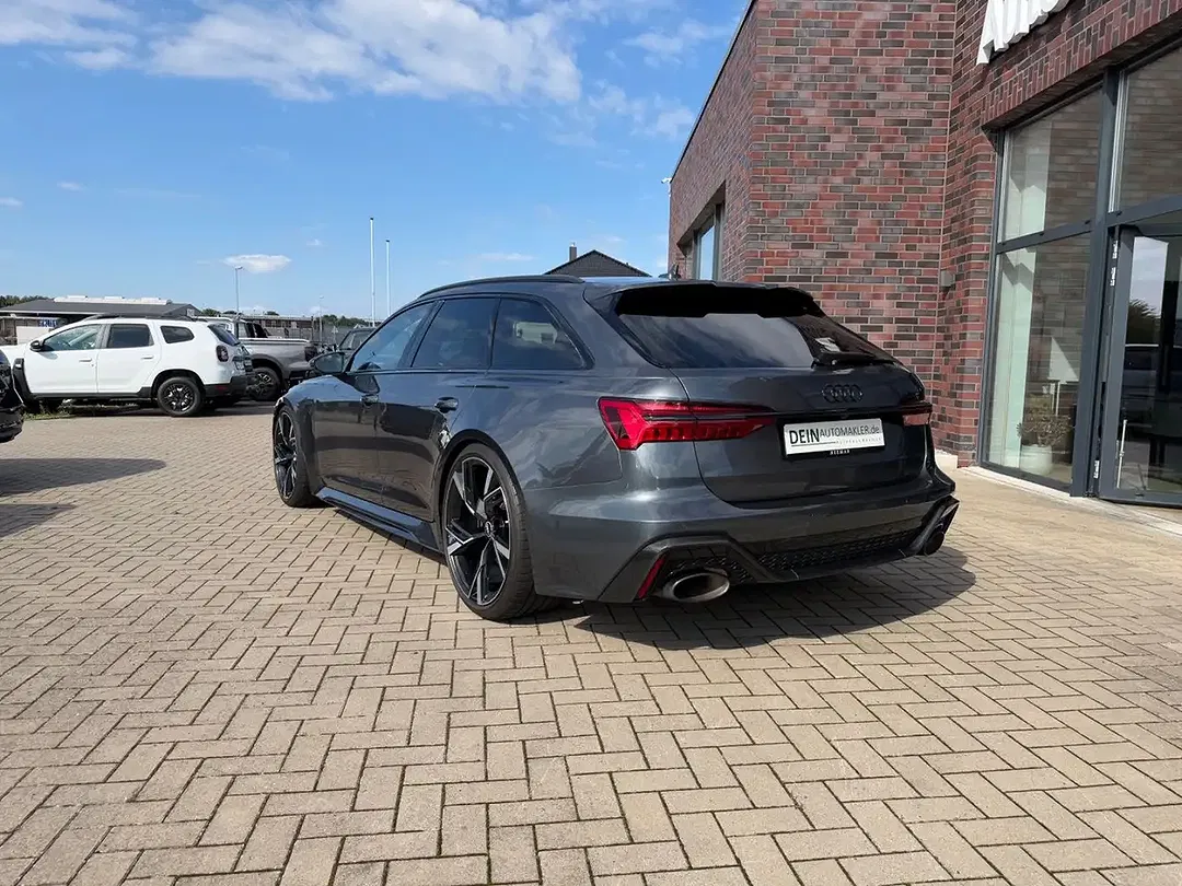 Audi RS6 - Thumbnail 3