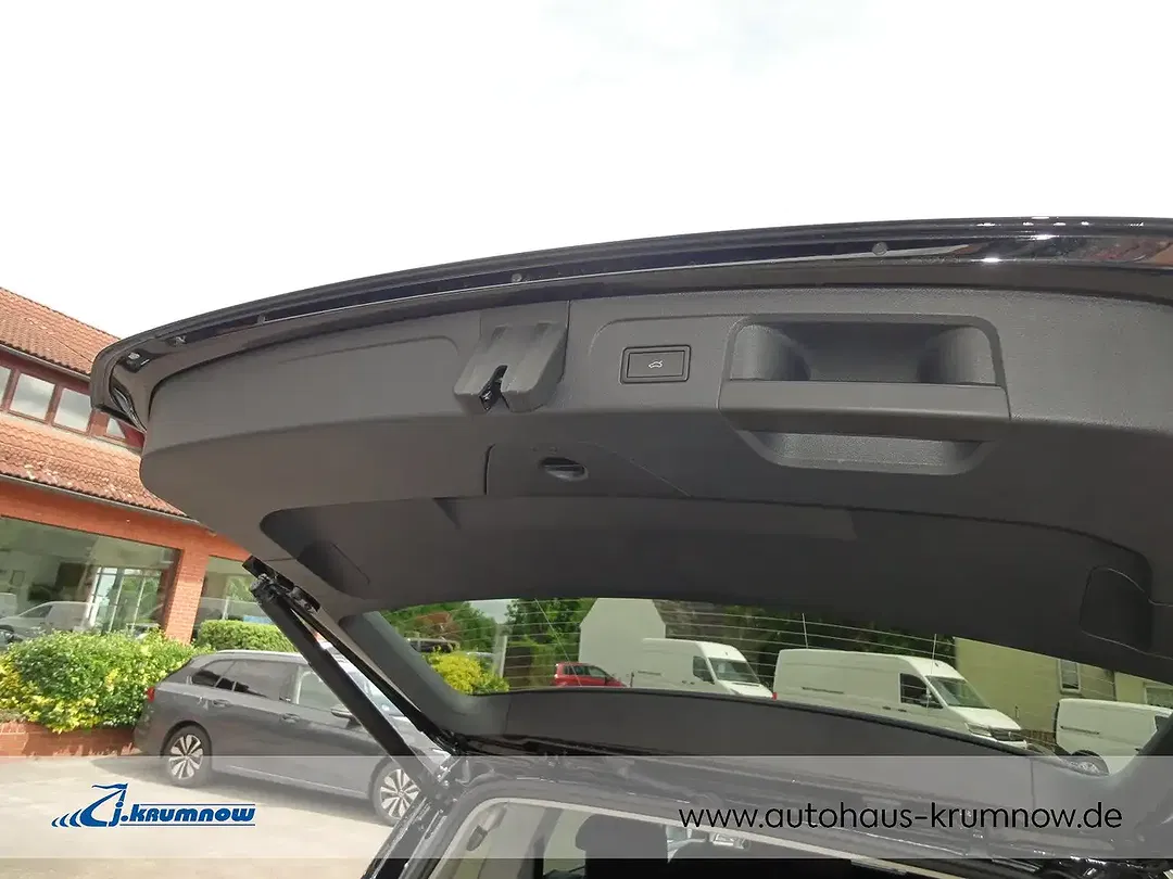 Volkswagen Touran - Thumbnail 12