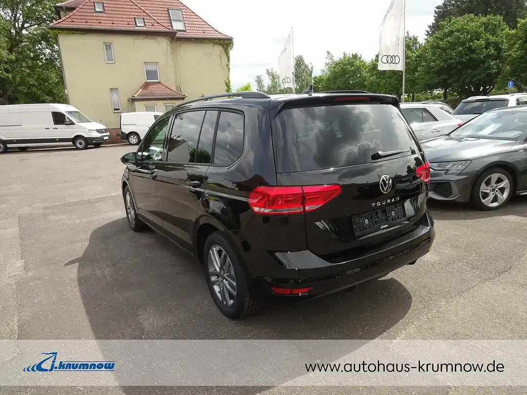 Volkswagen Touran - Thumbnail 2