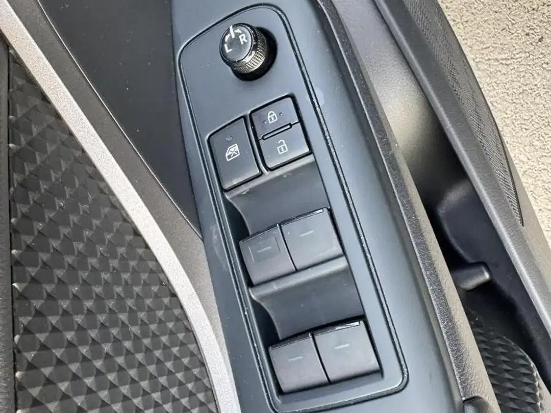 Toyota C-HR - Thumbnail 11