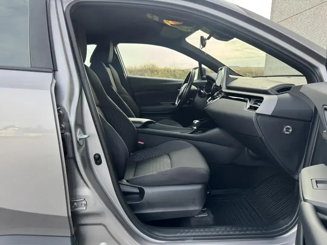 Toyota C-HR - Thumbnail 8