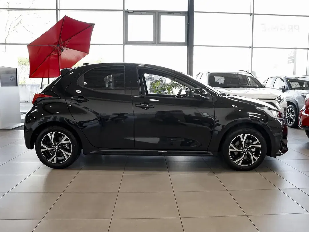 Toyota Yaris - Thumbnail 3