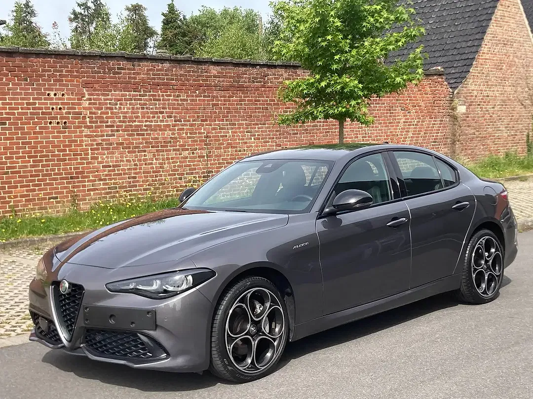 Alfa Romeo Giulia - Thumbnail 11