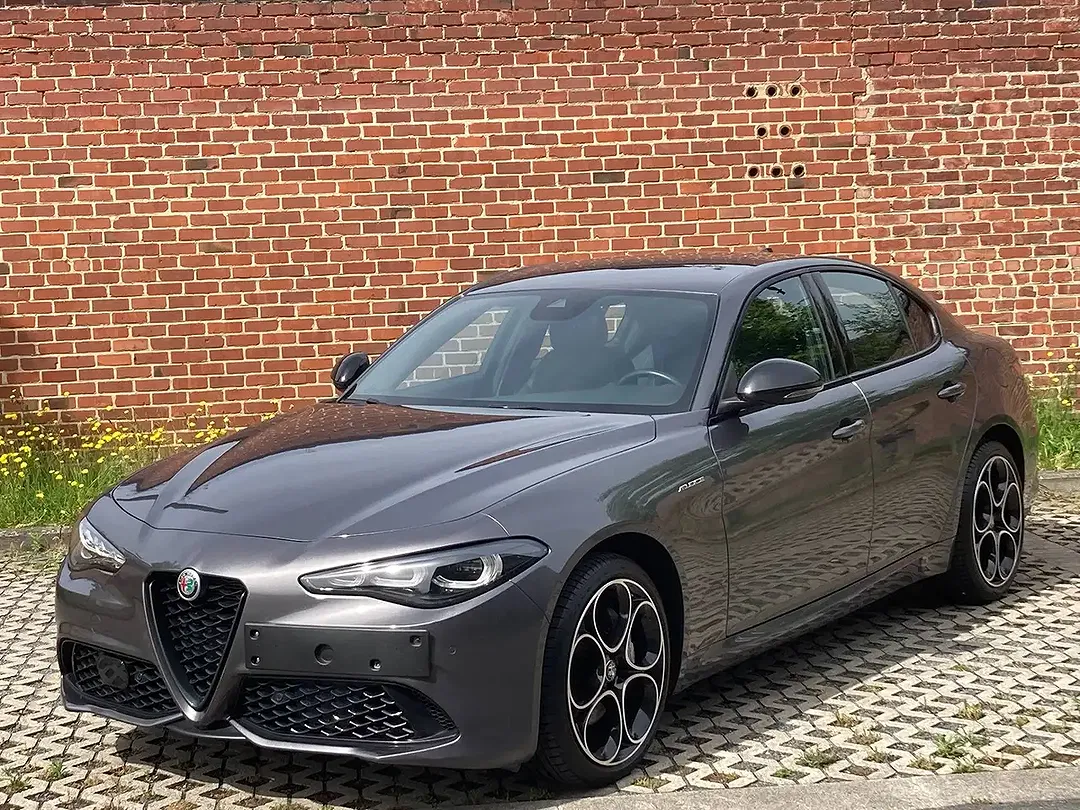 Alfa Romeo Giulia - Thumbnail 2