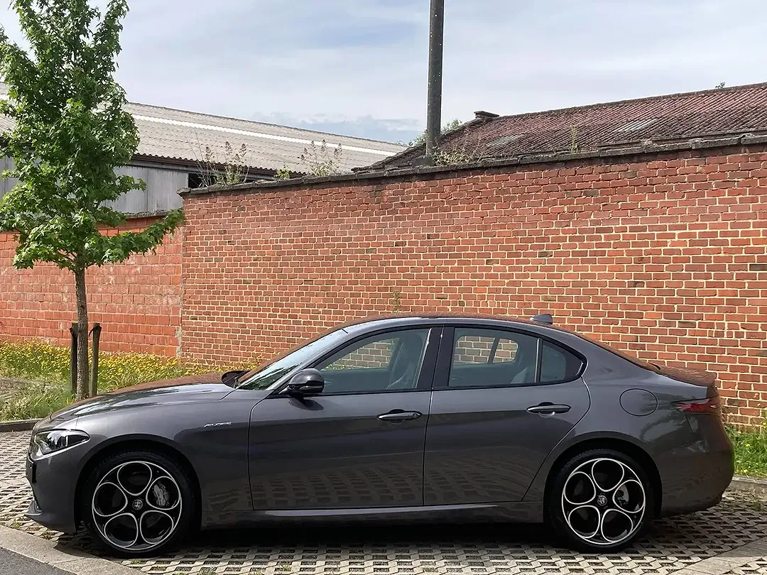 Alfa Romeo Giulia - Thumbnail 4