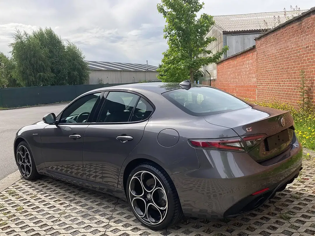 Alfa Romeo Giulia - Thumbnail 5