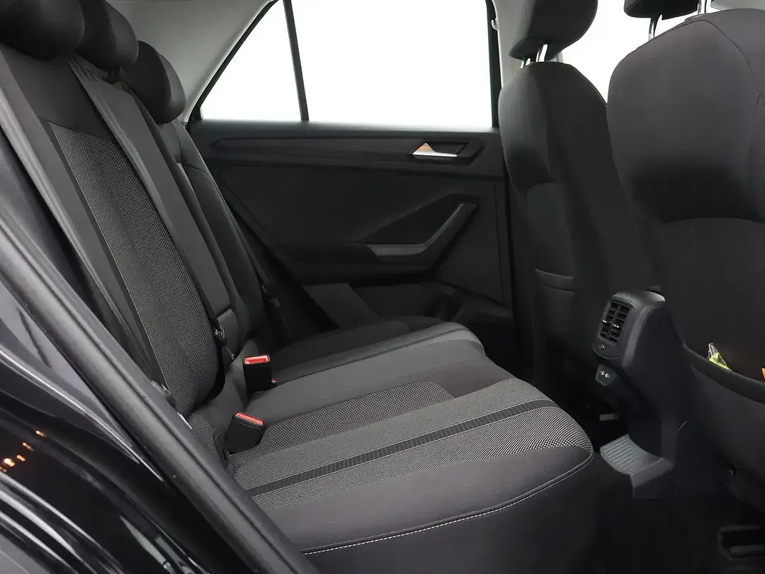 Volkswagen T-Roc - Thumbnail 9